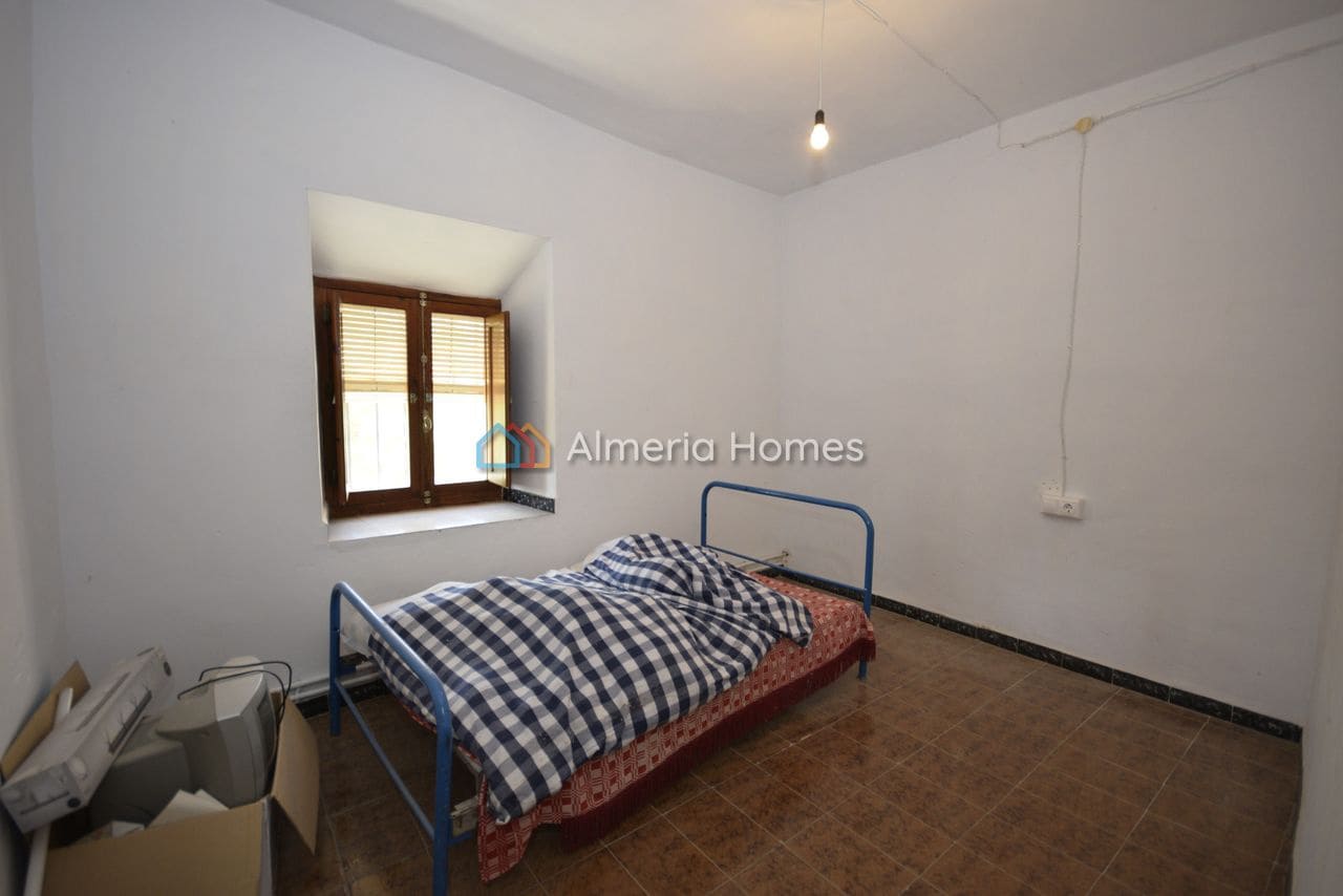 6 soveværelse Byhus til salg i Chirivel med garage - € 124.500 (Ref: 8981677)