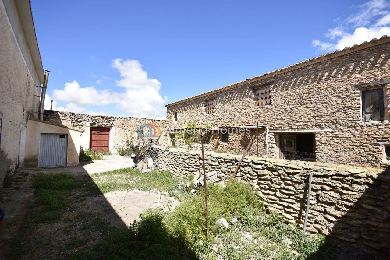 6 soveværelse Byhus til salg i Chirivel med garage - € 124.500 (Ref: 8981677)