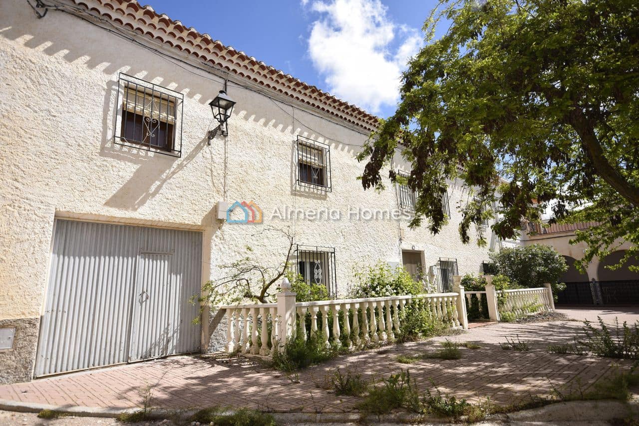 6 soveværelse Byhus til salg i Chirivel med garage - € 124.500 (Ref: 8981677)