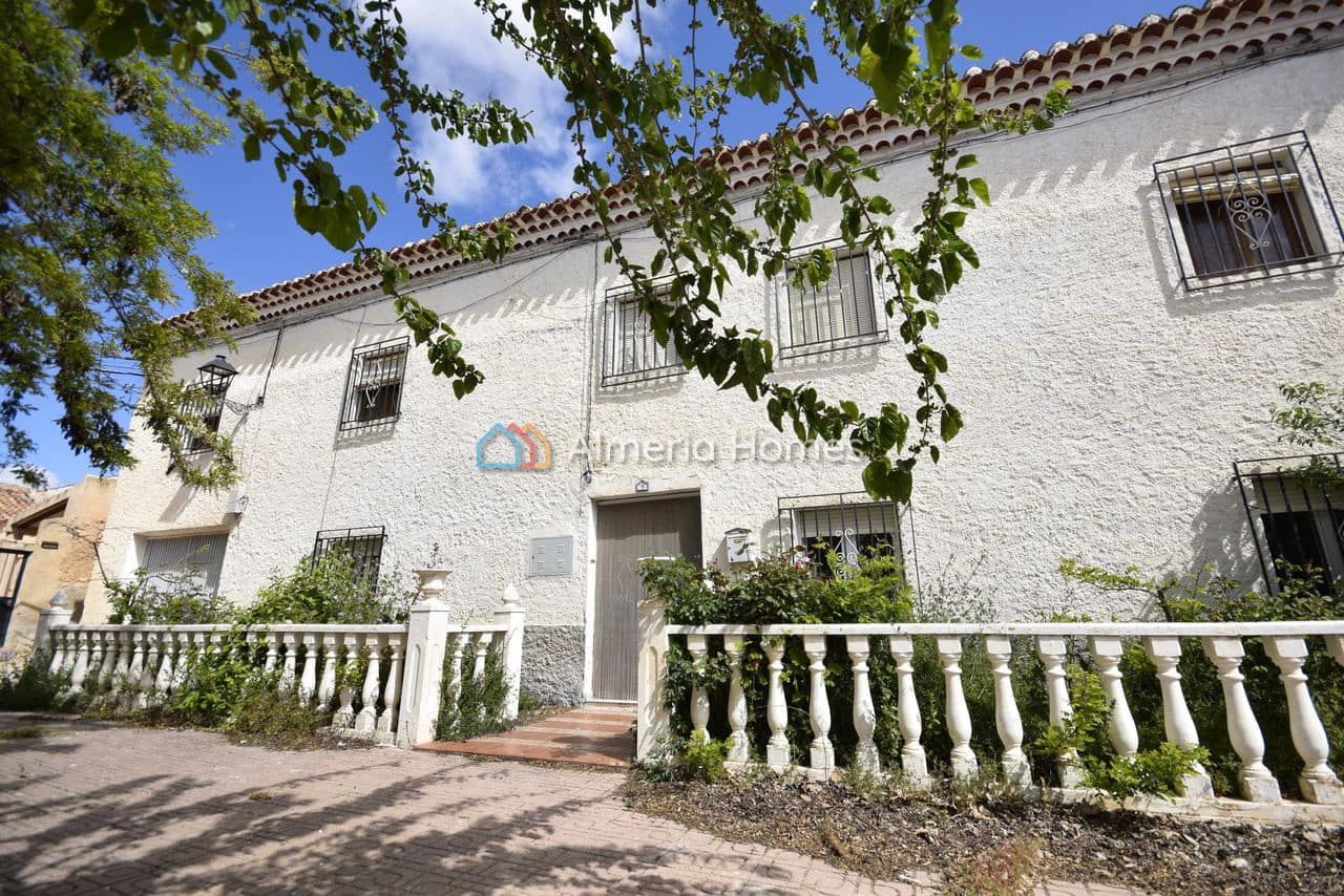 6 soveværelse Byhus til salg i Chirivel med garage - € 124.500 (Ref: 8981677)