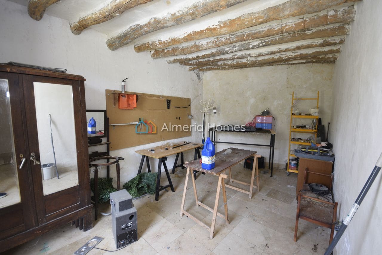 5 soveværelse Byhus til salg i Urracal - € 50.000 (Ref: 9061808)