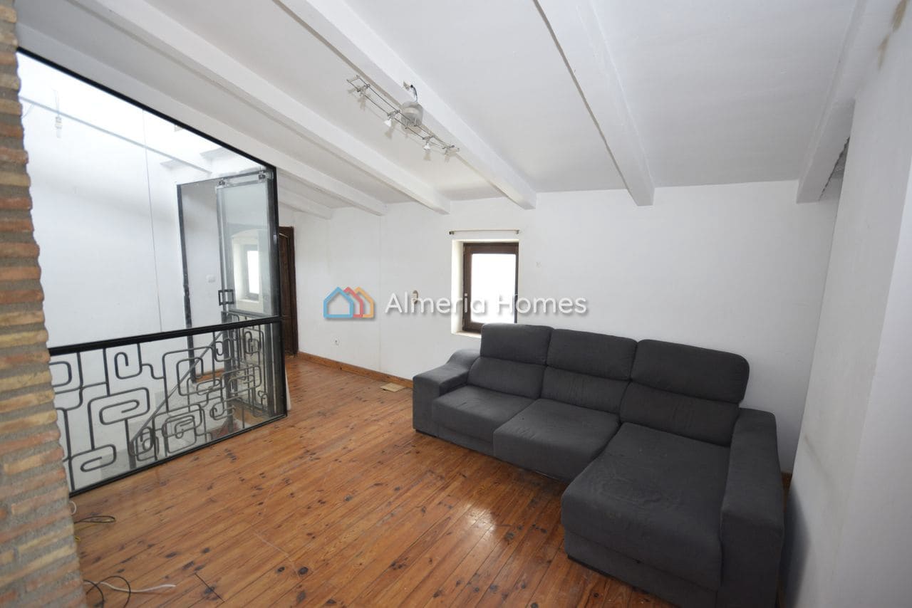 5 soveværelse Byhus til salg i Urracal - € 50.000 (Ref: 9061808)