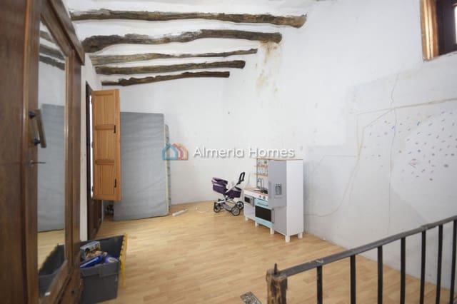 5 soveværelse Byhus til salg i Urrácal - € 50.000 (Ref: 9061808)