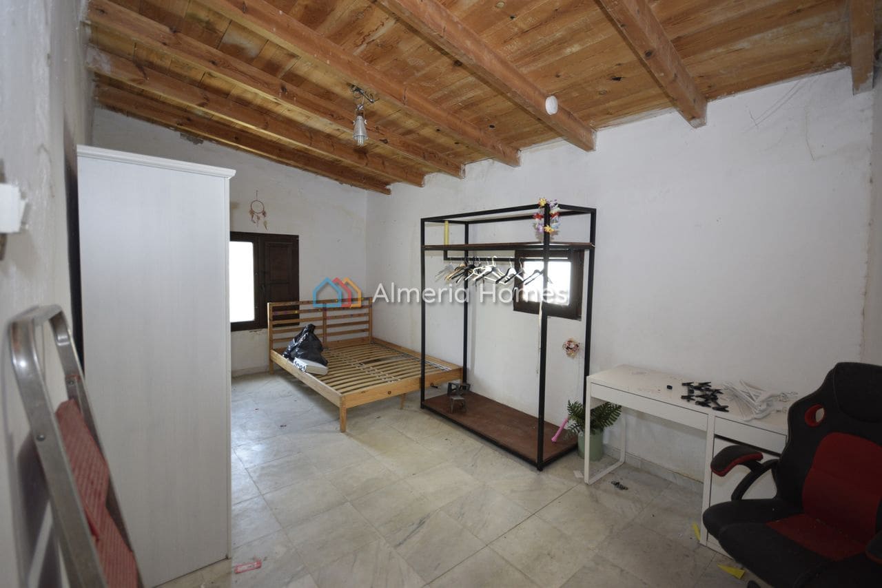 5 soveværelse Byhus til salg i Urracal - € 50.000 (Ref: 9061808)