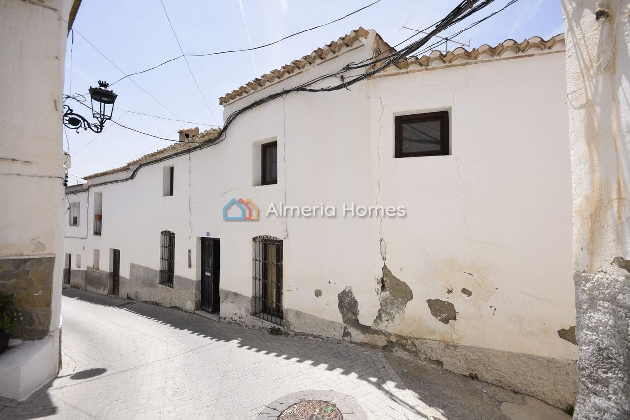 5 soveværelse Byhus til salg i Urracal - € 50.000 (Ref: 9061808)