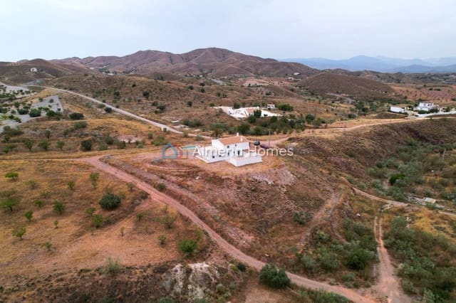 4 soveværelse Finca/Landehus til salg i Albox med swimmingpool - € 399.000 (Ref: 9063417)