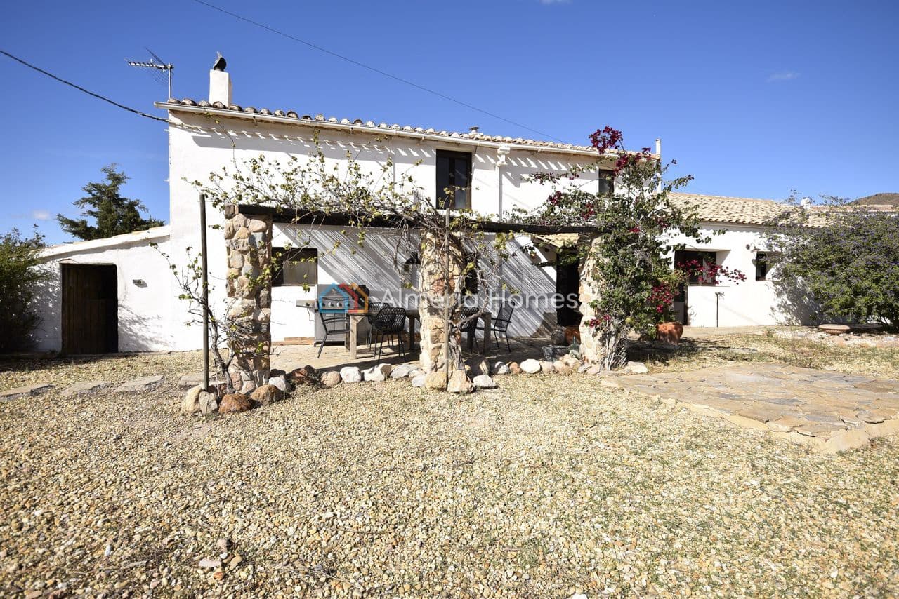 7 bedroom Finca/Country House for sale in Albox with pool - € 325,000 (Ref: 9372237)