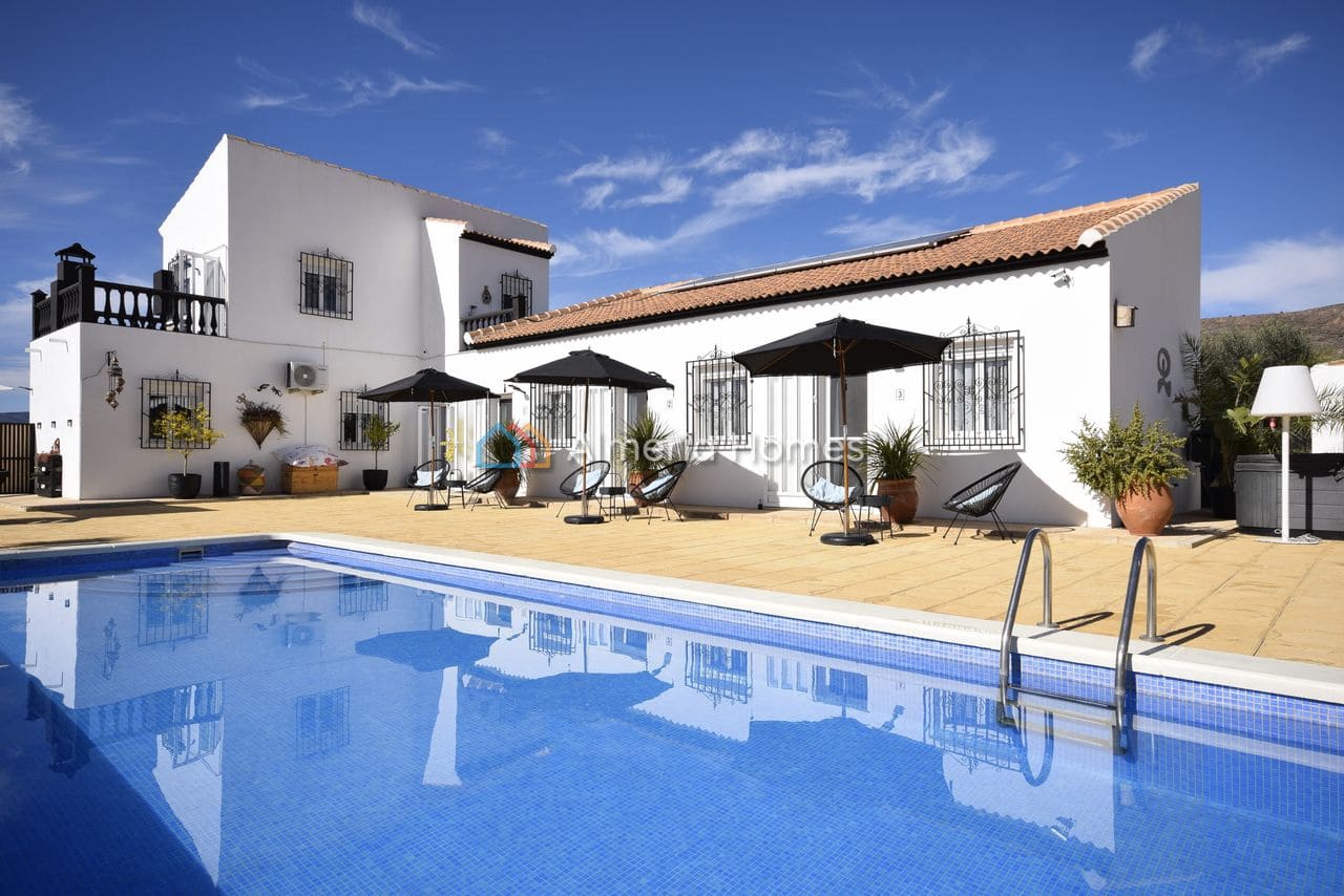 5 soveværelse Villa til salg i Oria med swimmingpool - € 385.000 (Ref: 9380055)