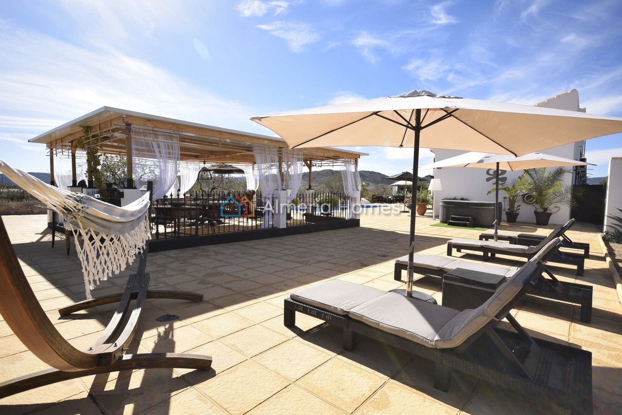 5 soveværelse Villa til salg i Oria med swimmingpool - € 385.000 (Ref: 9380055)