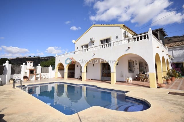 3 soveværelse Finca/Landehus til salg i Albox med swimmingpool - € 325.000 (Ref: 9402504)