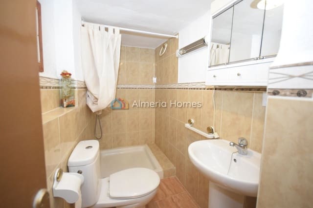 4 soveværelse Byhus til salg i Albanchez med swimmingpool - € 55.000 (Ref: 9449720)