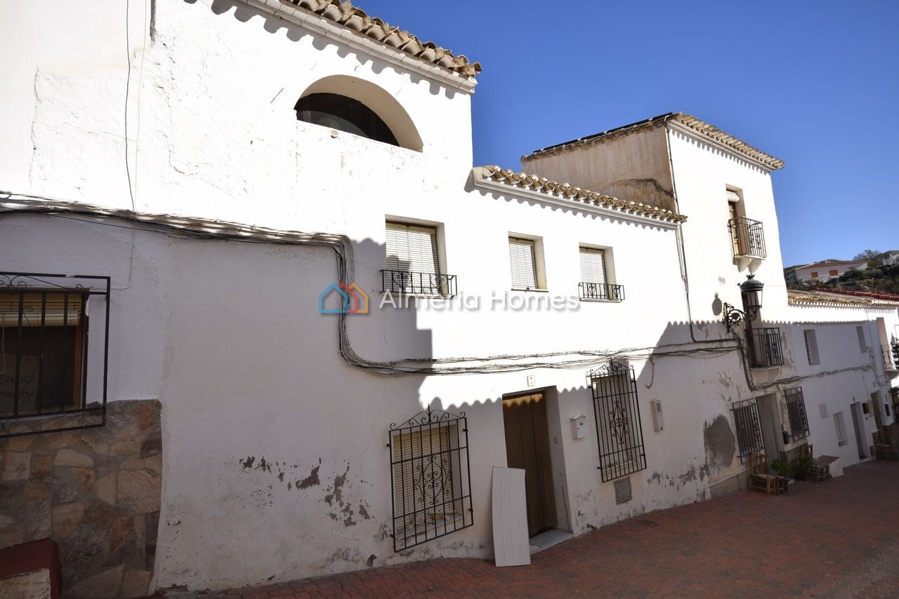 4 bedroom Townhouse for sale in Albanchez - € 65,000 (Ref: 9462625)