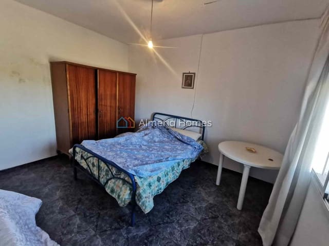 6 makuuhuone Luolatalo myytävänä paikassa Caniles - 62 500 € (Ref: 9471563)