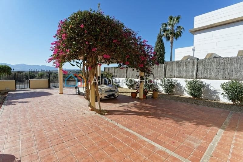 4 bedroom Villa for sale in Vera with pool - € 399,000 (Ref: 9471564)
