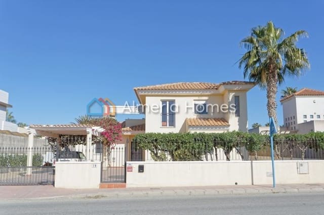 4 soveværelse Villa til salg i El Playazo, Vera med swimmingpool - € 375.000 (Ref: 9471564)