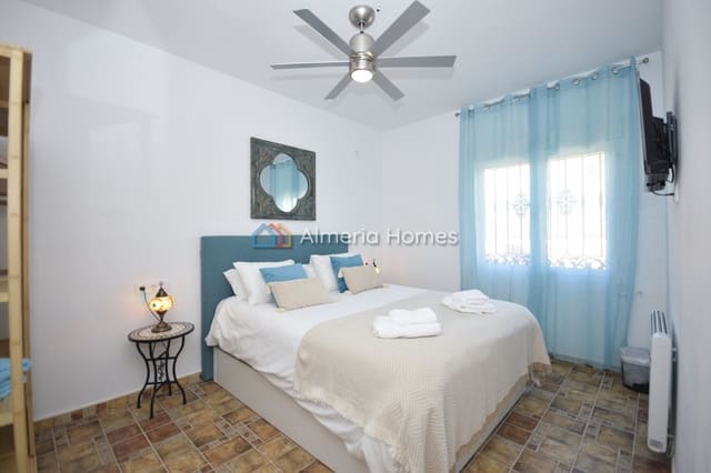 4 soveværelse Villa til salg i Oria med swimmingpool - € 384.995 (Ref: 9523279)