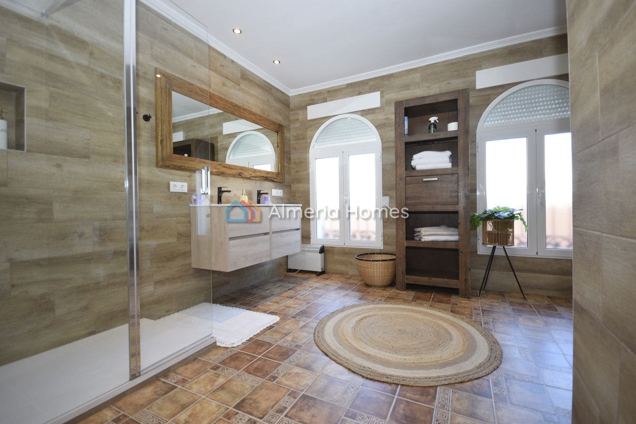 4 bedroom Villa for sale in Oria with pool - € 384,995 (Ref: 9523279)