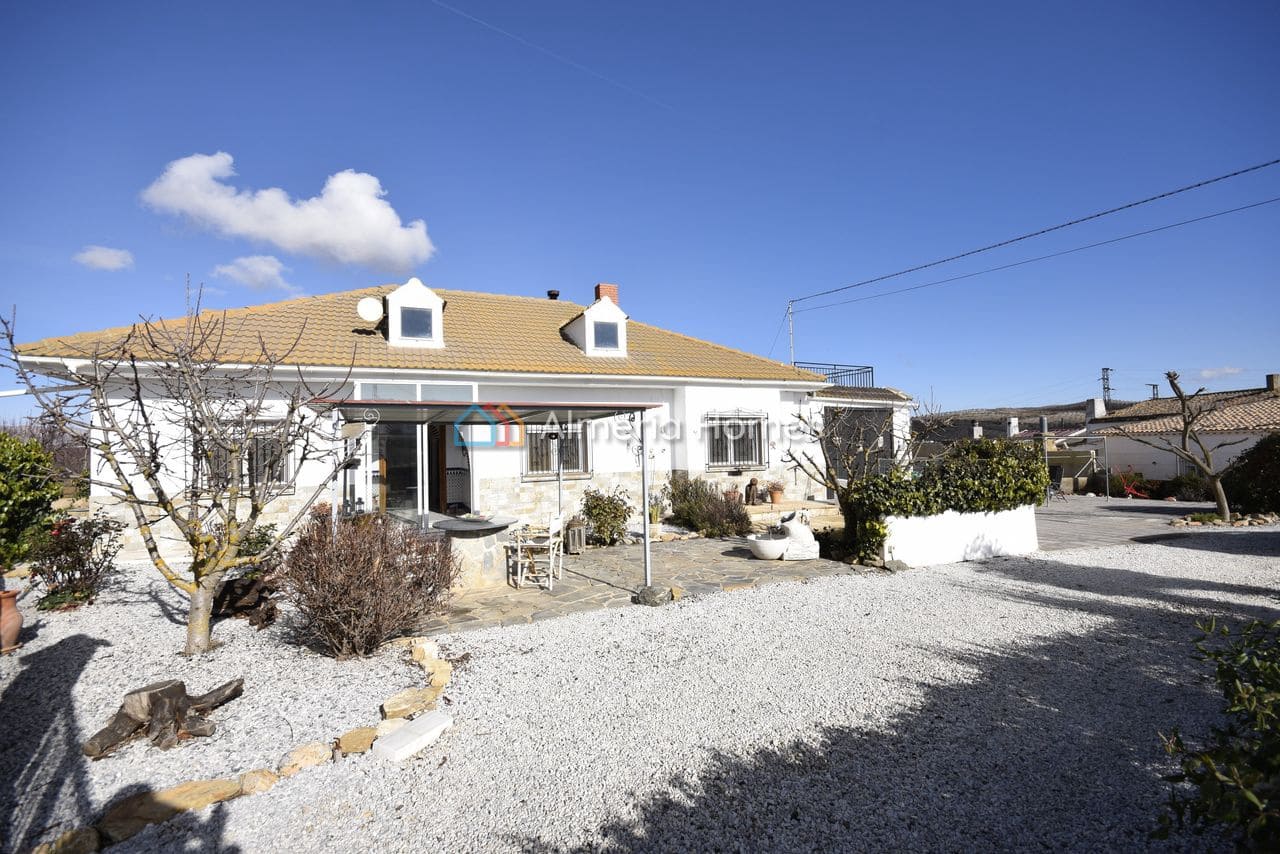 4 makuuhuone Huvila myytävänä paikassa Oria - 174 995 € (Ref: 9544445)