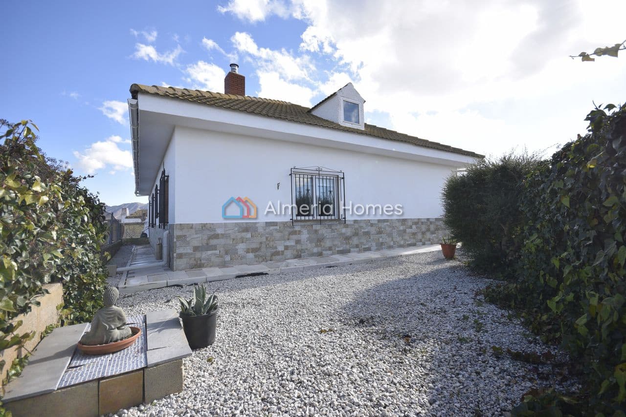 4 makuuhuone Huvila myytävänä paikassa Oria - 174 995 € (Ref: 9544445)