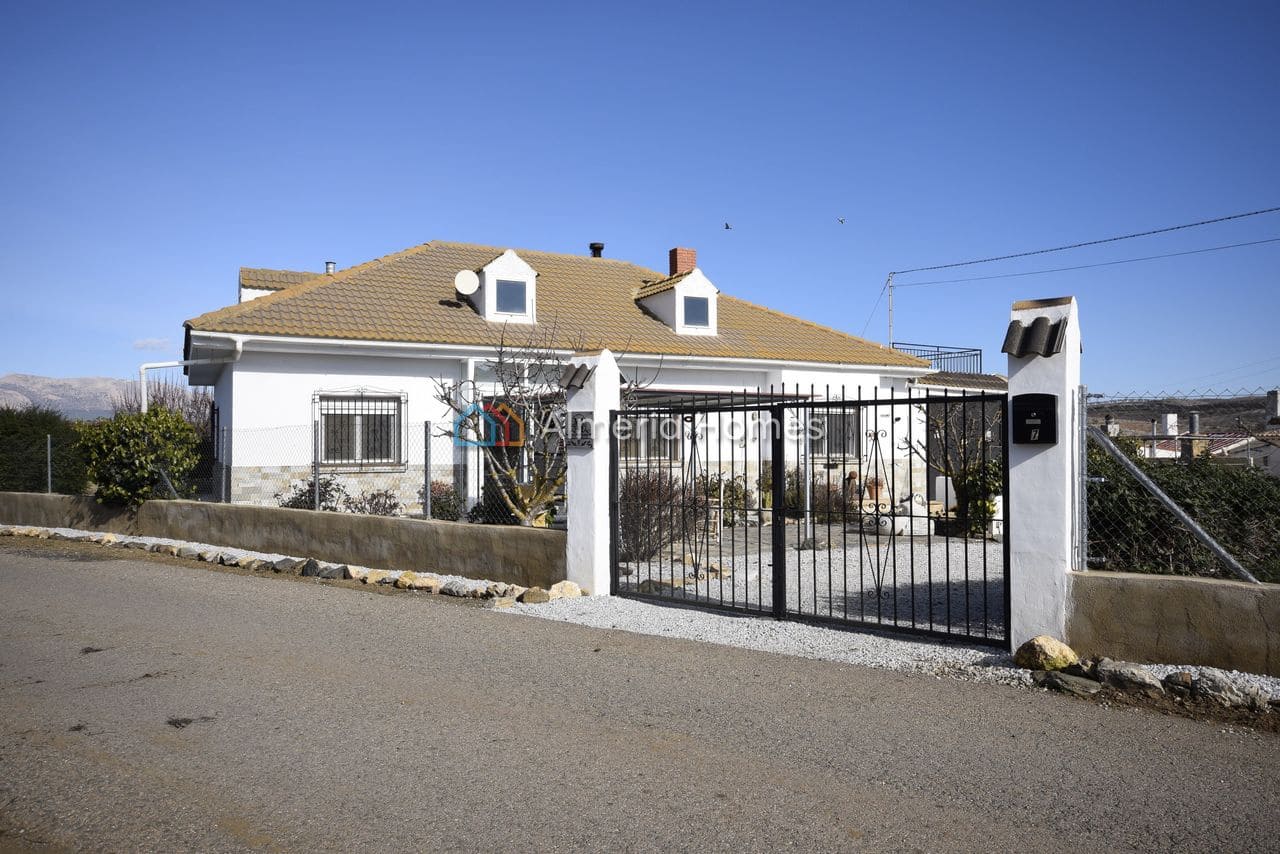 4 makuuhuone Huvila myytävänä paikassa Oria - 174 995 € (Ref: 9544445)