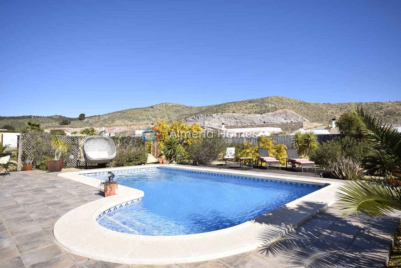 3 sovrum Villa till salu i Arboleas med pool - 349 995 € (Ref: 9598168)