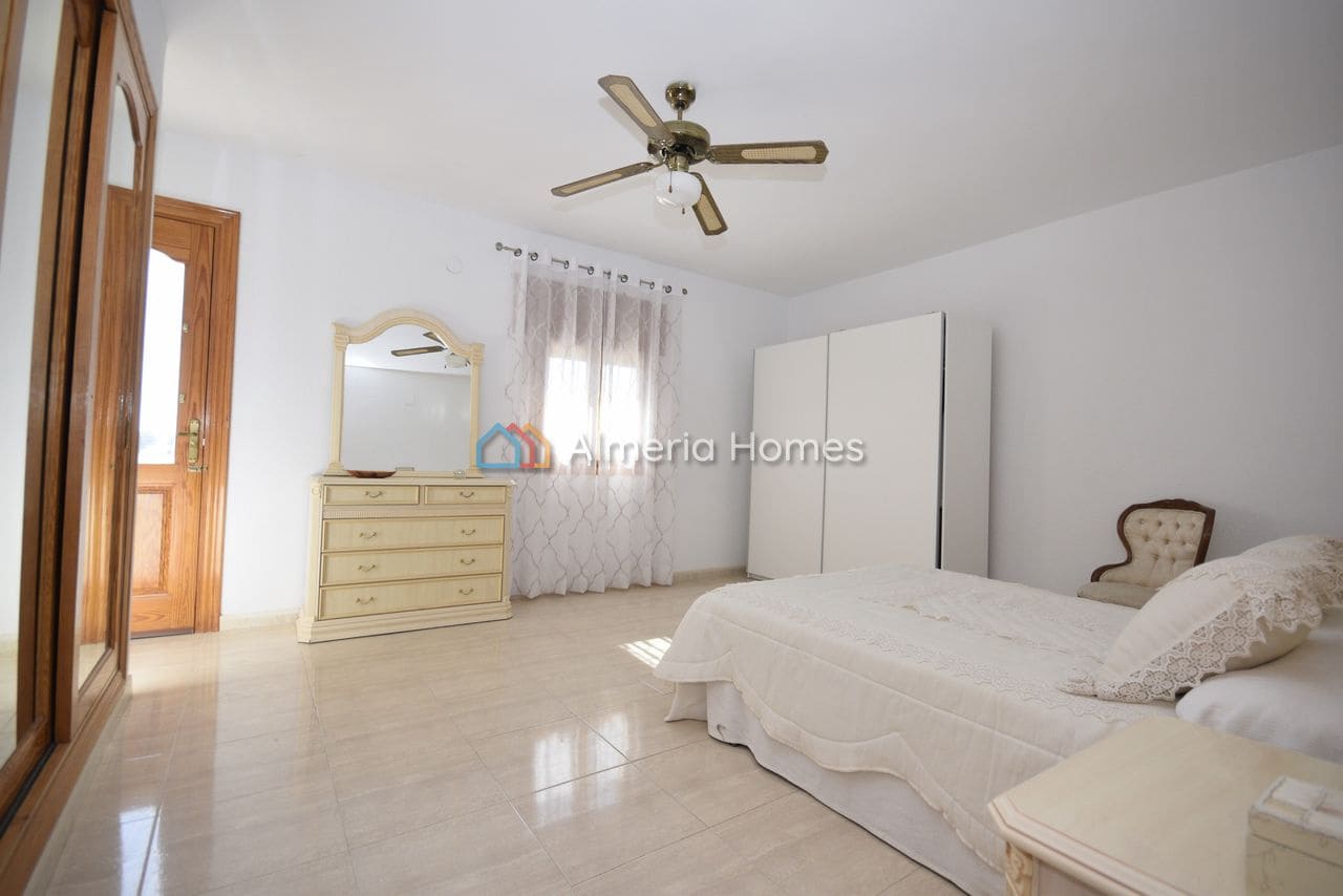 Chalet de 7 habitaciones en Albox en venta con garaje - 450.000 € (Ref: 9642189)