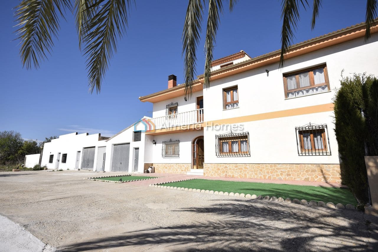 Chalet de 7 habitaciones en Albox en venta con garaje - 450.000 € (Ref: 9642189)