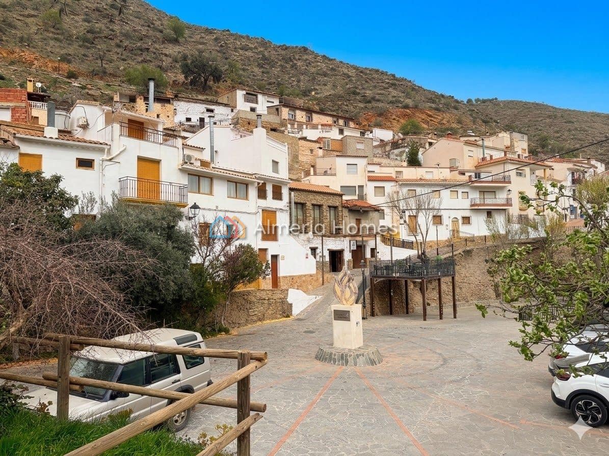 3 bedroom Finca/Country House for sale in Macael - € 95,000 (Ref: 9650614)