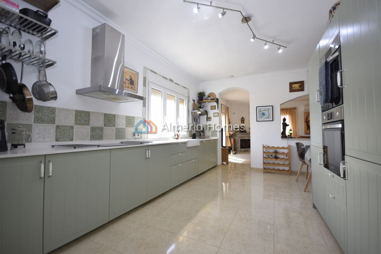 Chalet de 3 habitaciones en Cantoria en venta con piscina garaje - 364.995 € (Ref: 9669306)