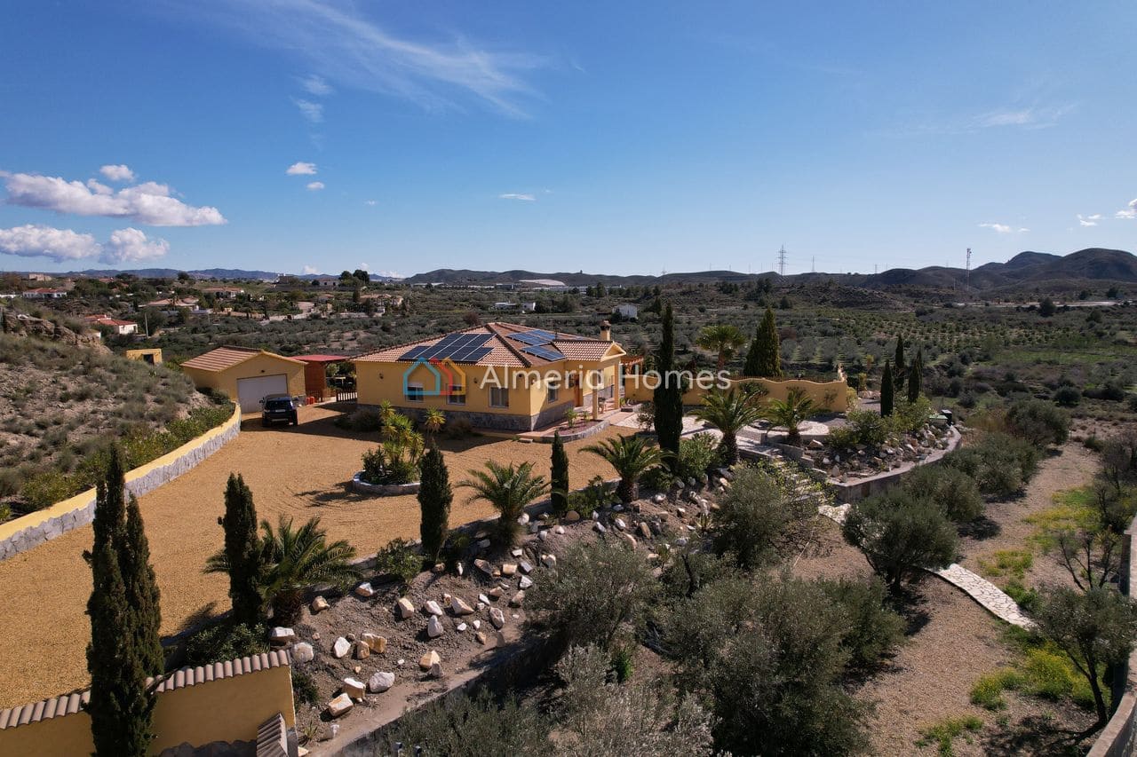 Chalet de 3 habitaciones en Cantoria en venta con piscina garaje - 364.995 € (Ref: 9669306)