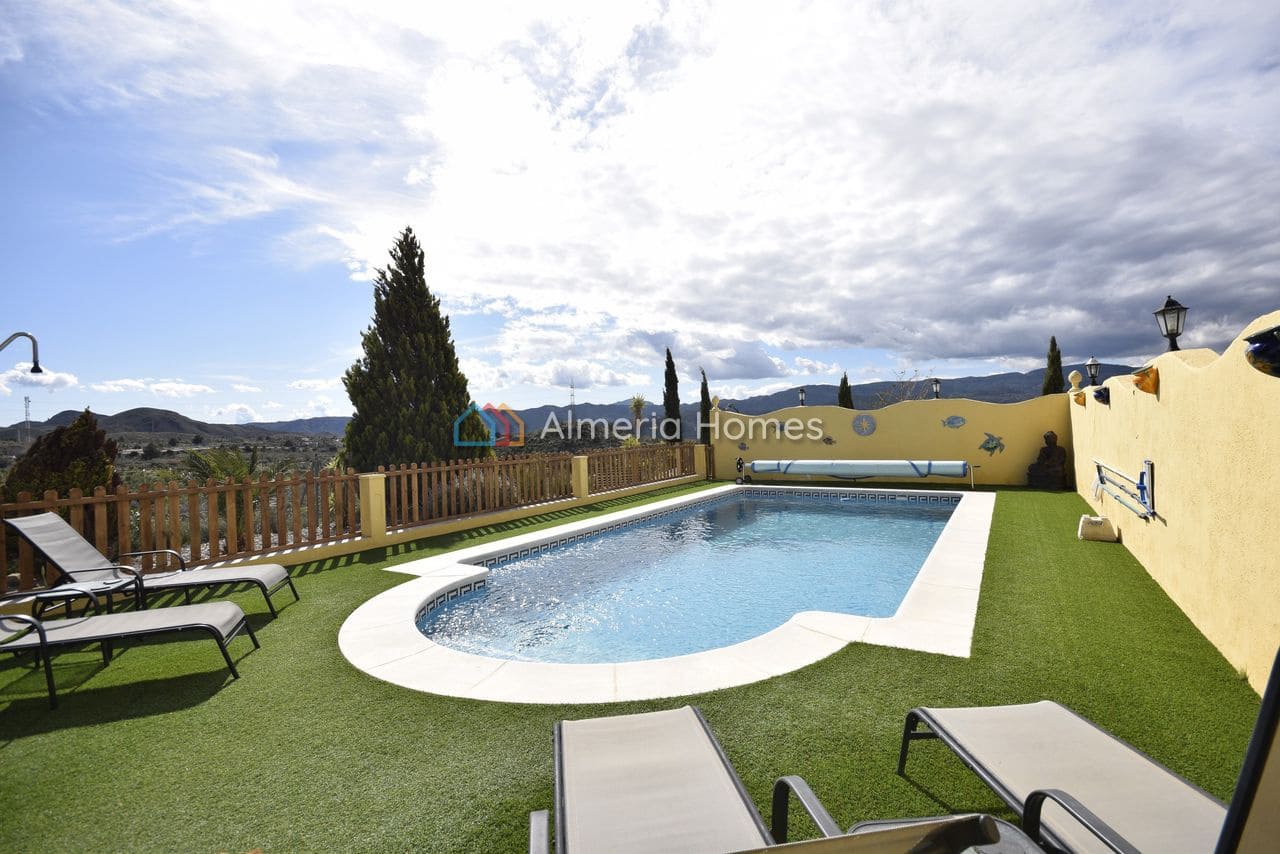 Chalet de 3 habitaciones en Cantoria en venta con piscina garaje - 364.995 € (Ref: 9669306)
