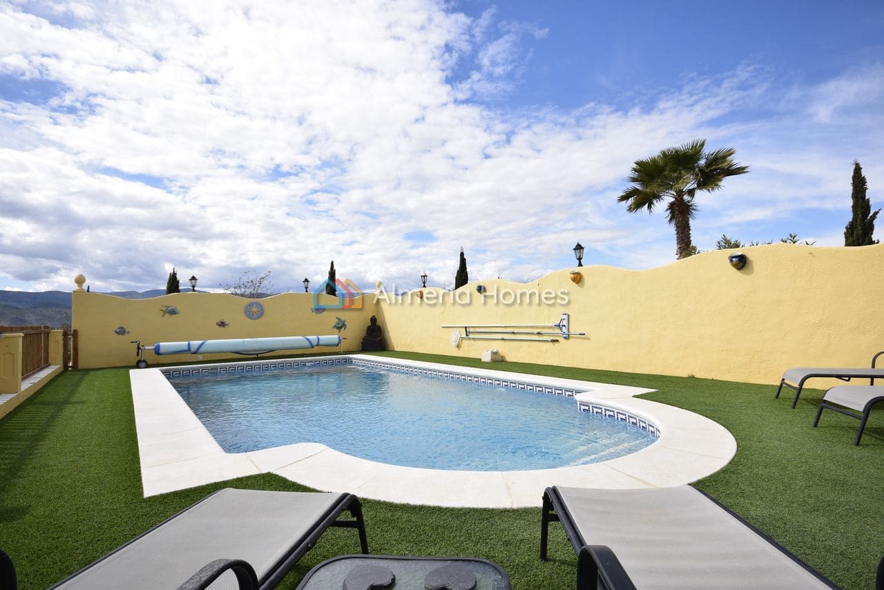 Chalet de 3 habitaciones en Cantoria en venta con piscina garaje - 364.995 € (Ref: 9669306)