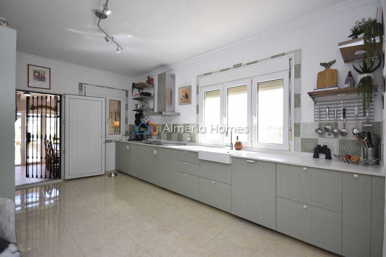 Chalet de 3 habitaciones en Cantoria en venta con piscina garaje - 364.995 € (Ref: 9669306)