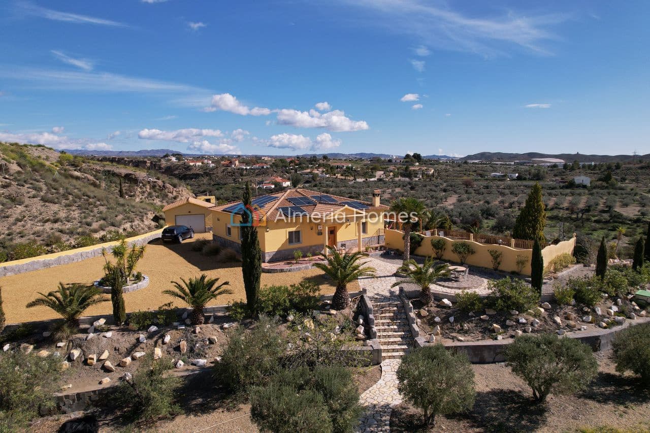 Chalet de 3 habitaciones en Cantoria en venta con piscina garaje - 364.995 € (Ref: 9669306)