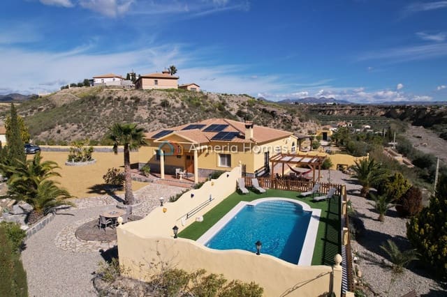 Chalet de 3 habitaciones en Cantoria en venta con piscina garaje - 364.995 € (Ref: 9669306)