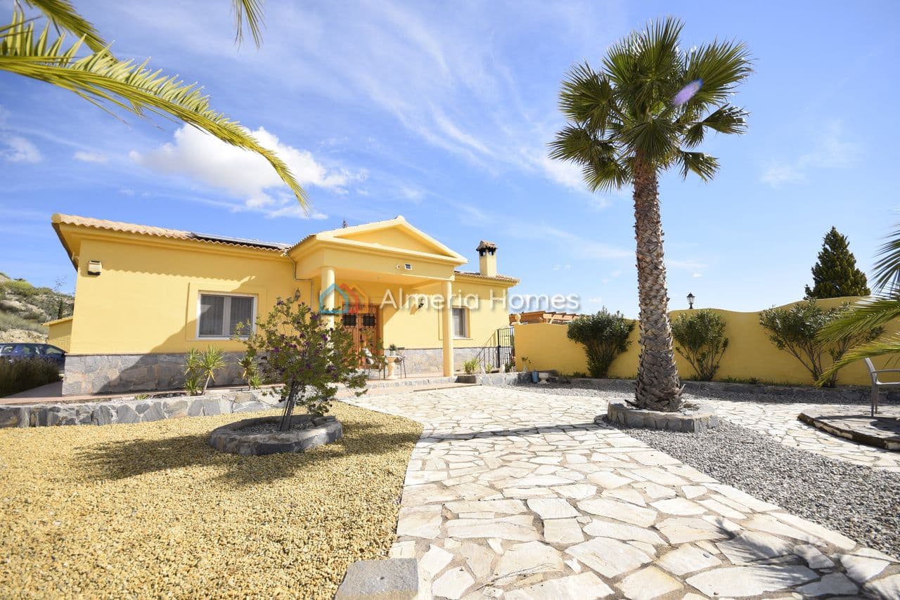 Chalet de 3 habitaciones en Cantoria en venta con piscina garaje - 364.995 € (Ref: 9669306)