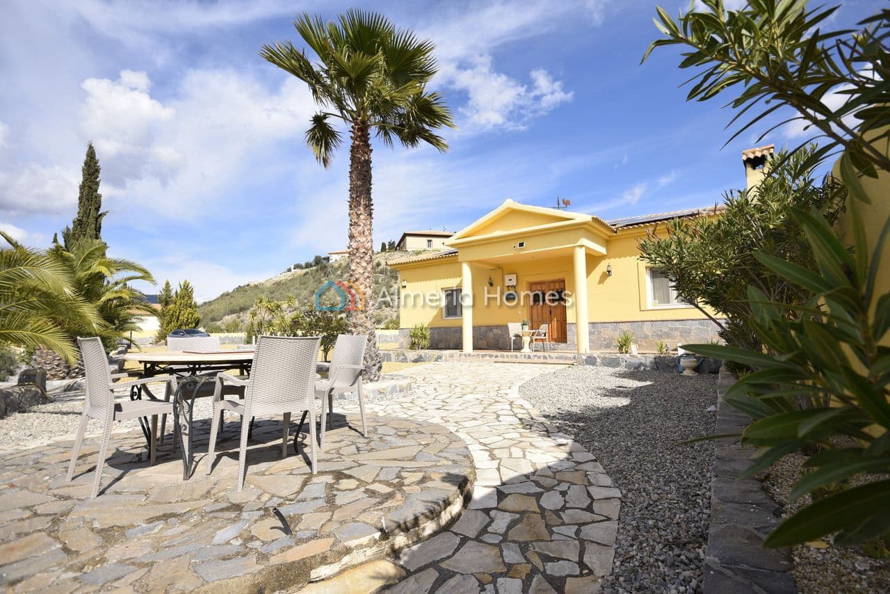 Chalet de 3 habitaciones en Cantoria en venta con piscina garaje - 364.995 € (Ref: 9669306)