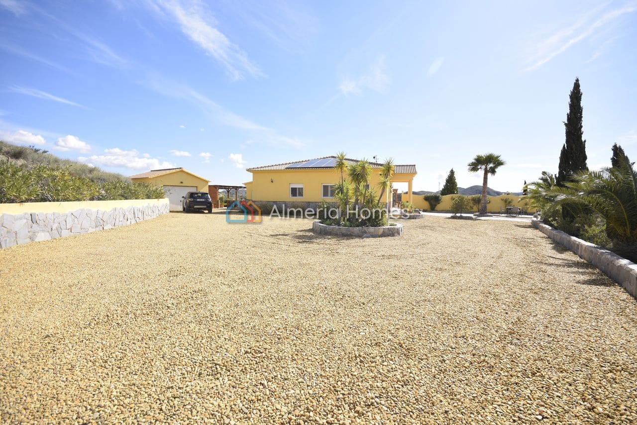 Chalet de 3 habitaciones en Cantoria en venta con piscina garaje - 364.995 € (Ref: 9669306)