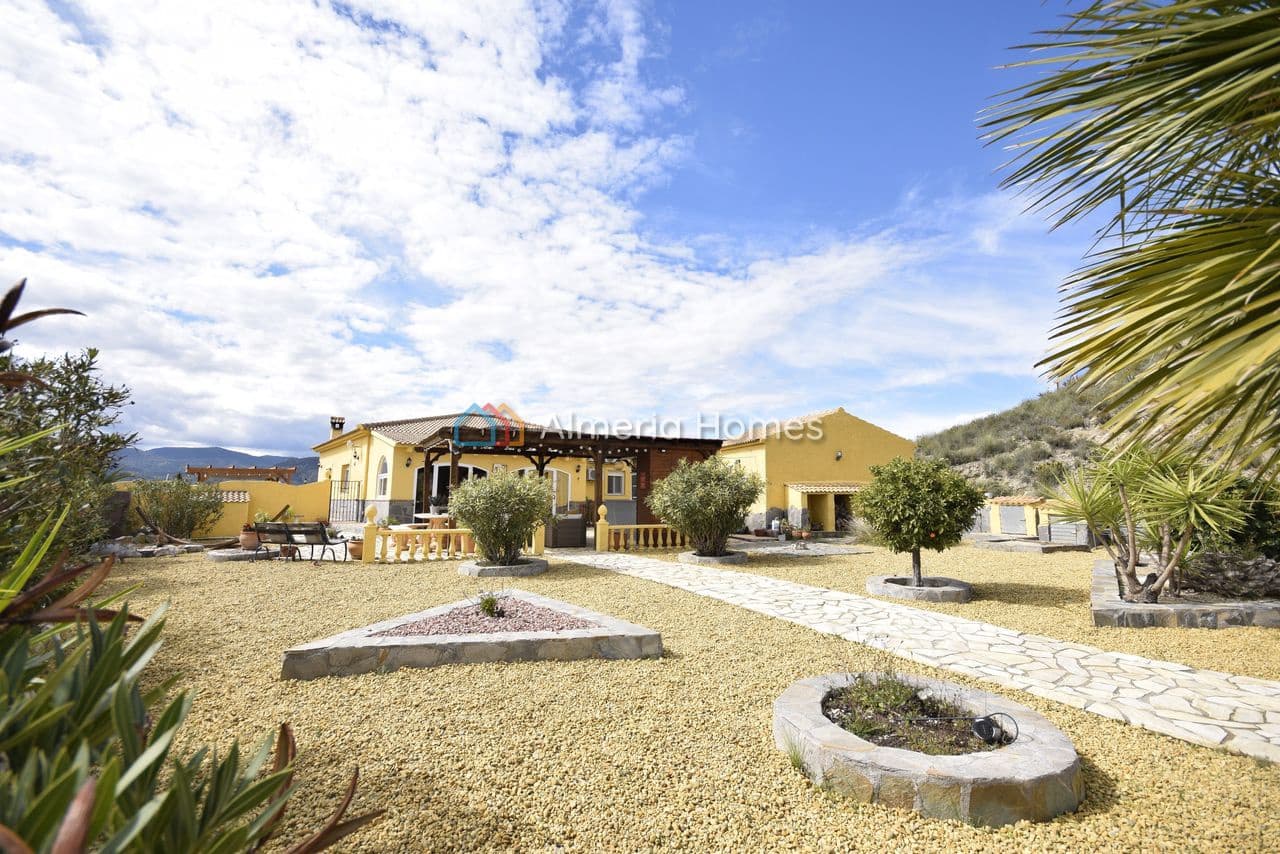 Chalet de 3 habitaciones en Cantoria en venta con piscina garaje - 364.995 € (Ref: 9669306)