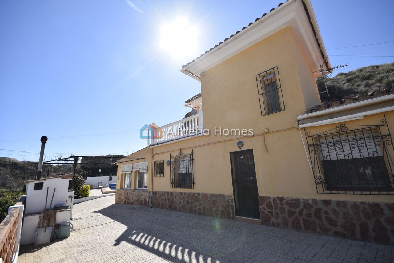 4 quarto Moradia para venda em Caniles com piscina - 184 995 € (Ref: 9688454)