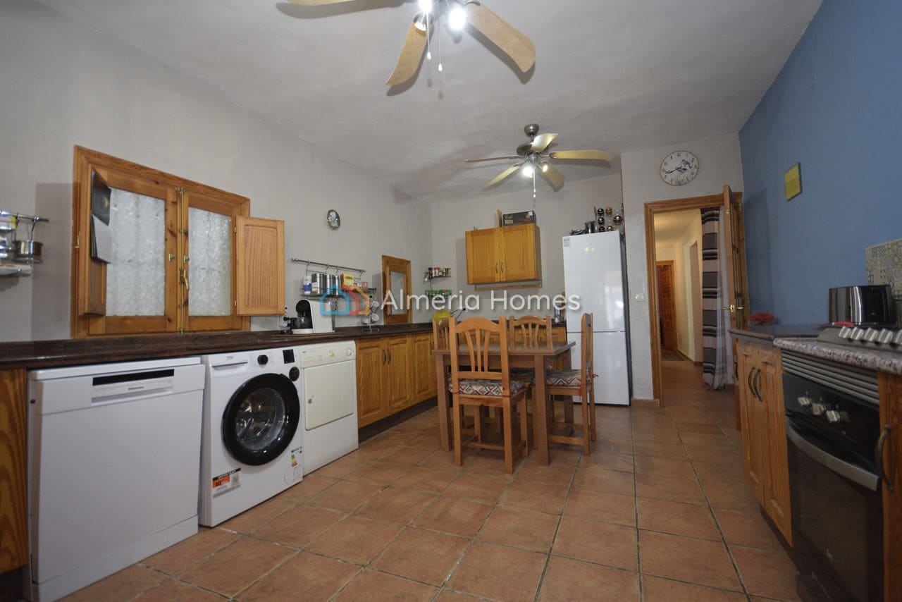 4 quarto Moradia para venda em Caniles com piscina - 184 995 € (Ref: 9688454)