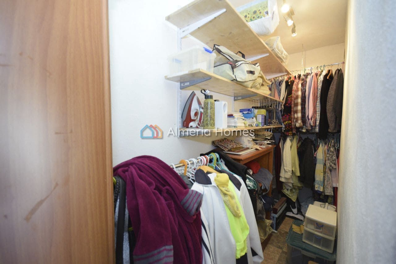 4 quarto Moradia para venda em Caniles com piscina - 184 995 € (Ref: 9688454)