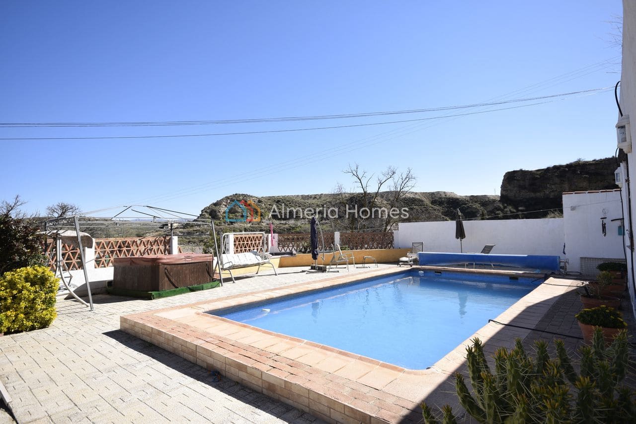4 quarto Moradia para venda em Caniles com piscina - 184 995 € (Ref: 9688454)