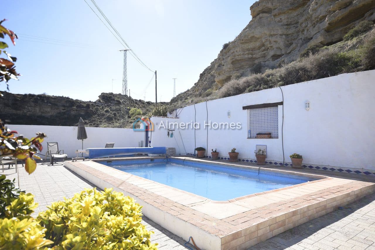 4 quarto Moradia para venda em Caniles com piscina - 184 995 € (Ref: 9688454)