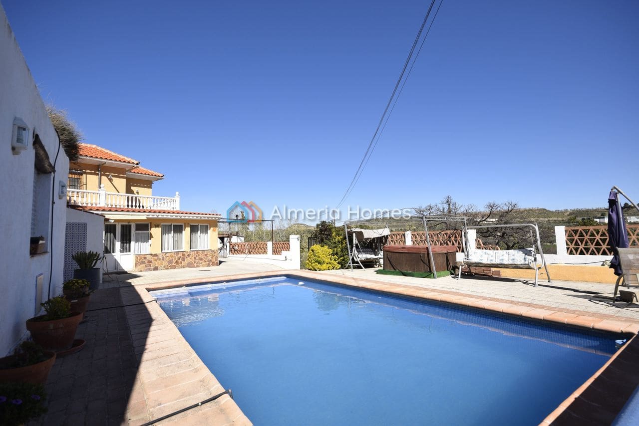 4 quarto Moradia para venda em Caniles com piscina - 184 995 € (Ref: 9688454)