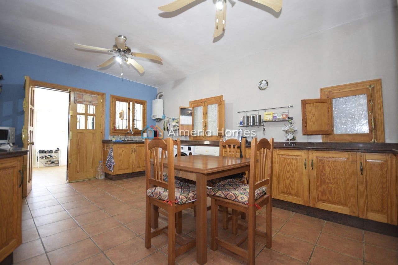 4 quarto Moradia para venda em Caniles com piscina - 184 995 € (Ref: 9688454)