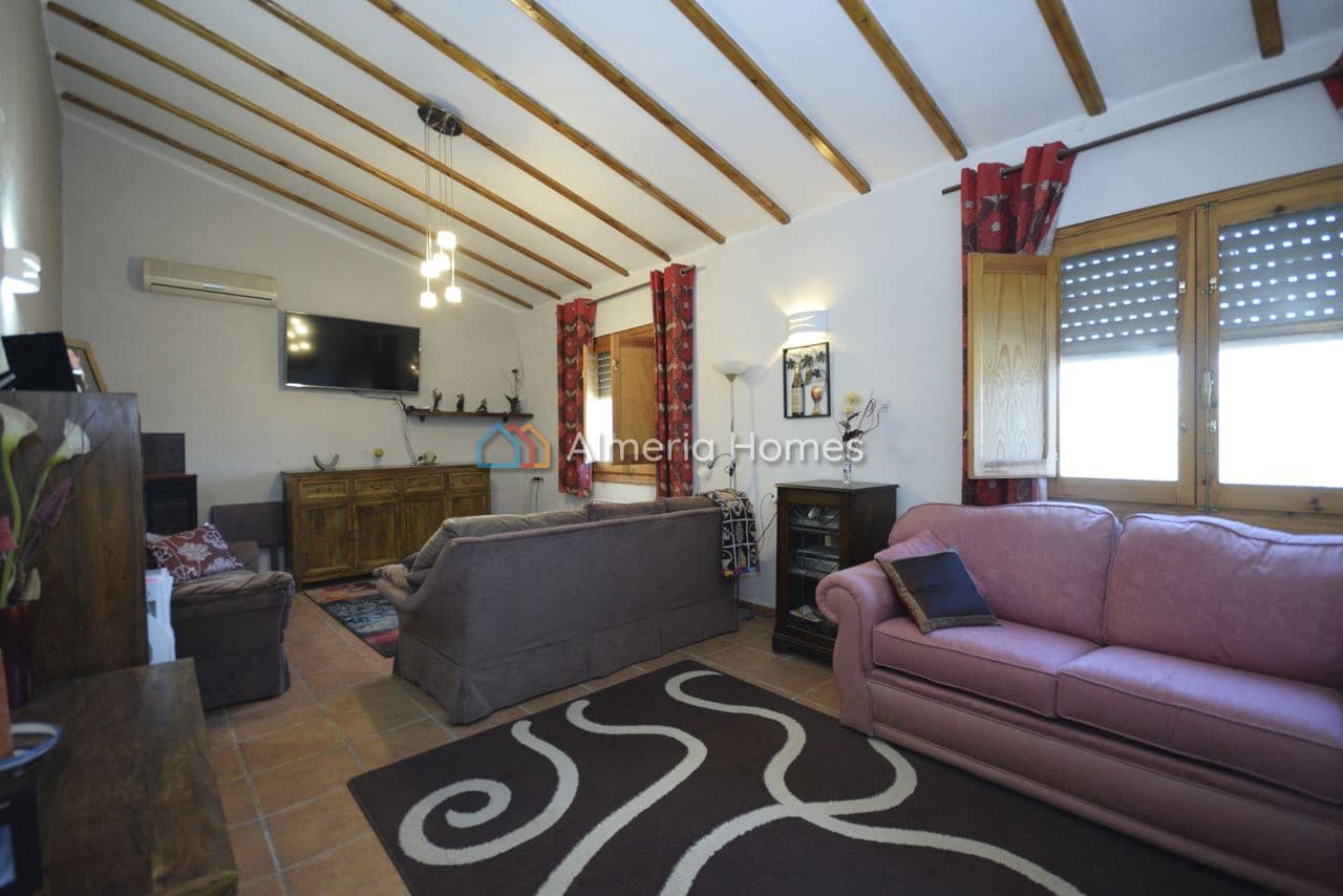 4 quarto Moradia para venda em Caniles com piscina - 184 995 € (Ref: 9688454)