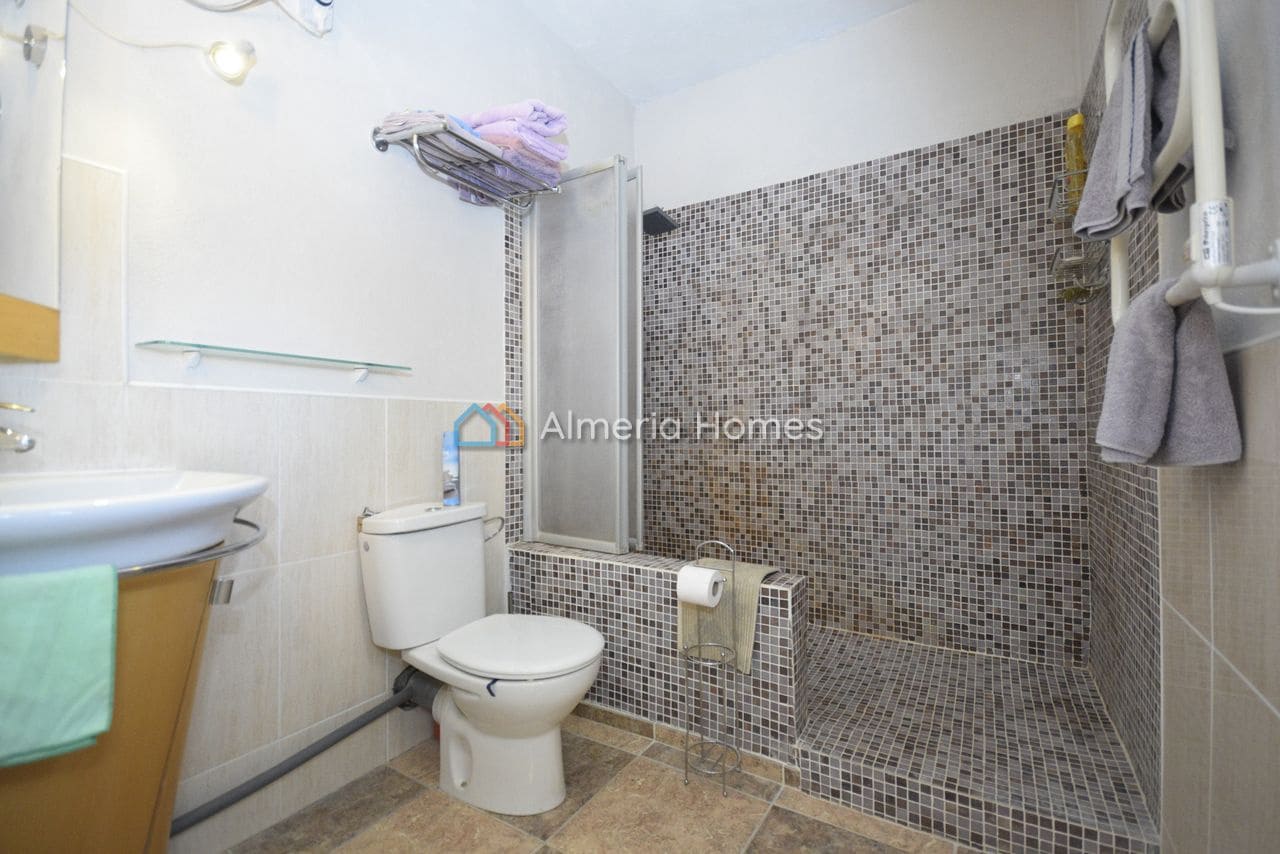 4 quarto Moradia para venda em Caniles com piscina - 184 995 € (Ref: 9688454)