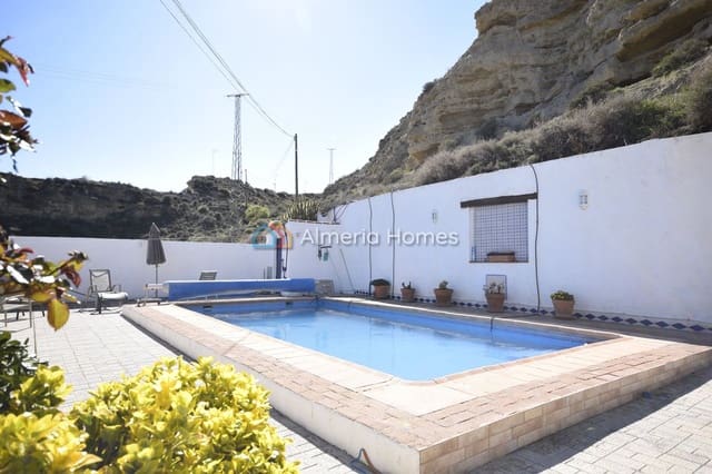 4 bedroom Villa for sale in Caniles with pool - € 184,995 (Ref: 9688454)
