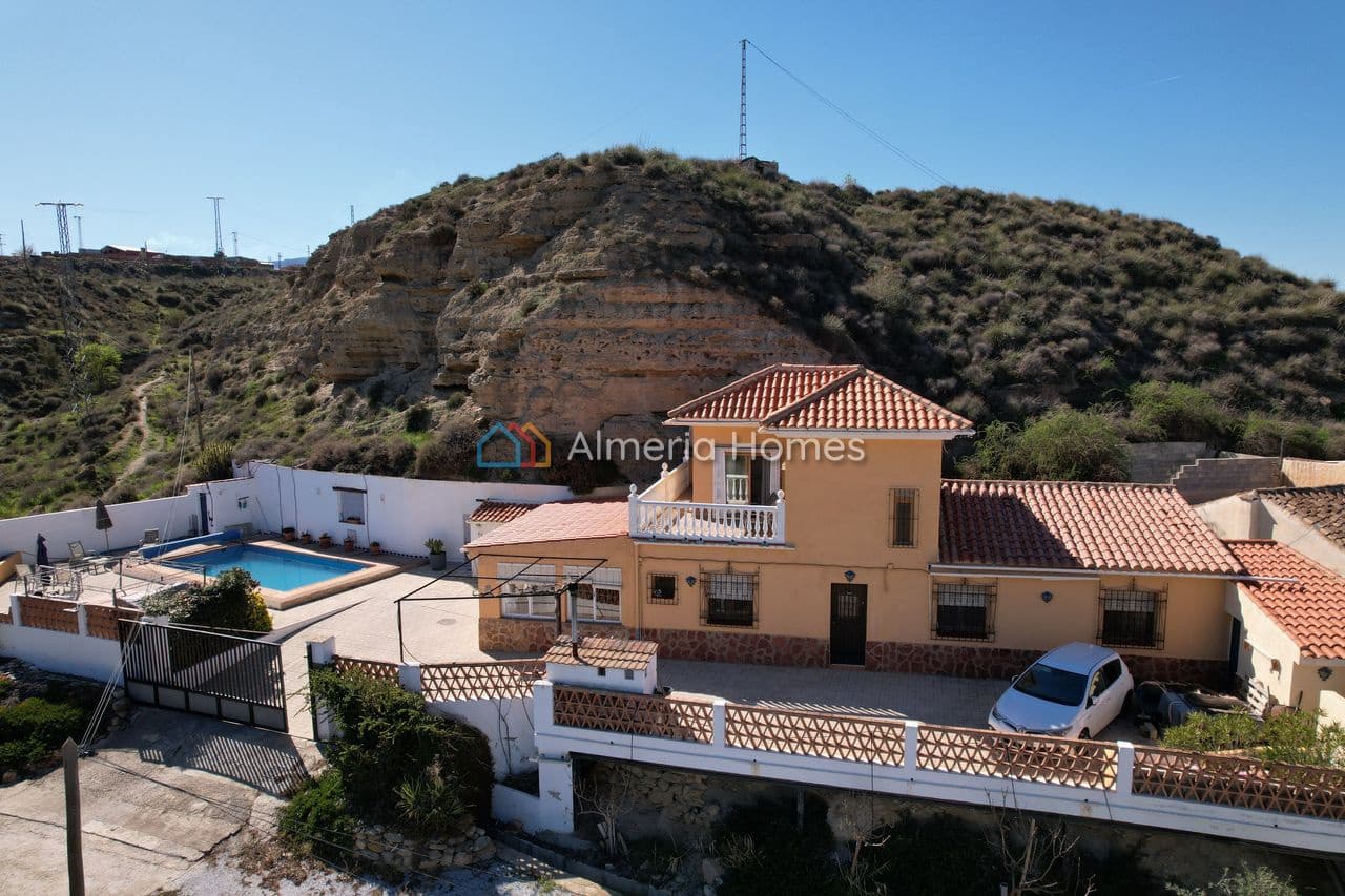 4 quarto Moradia para venda em Caniles com piscina - 184 995 € (Ref: 9688454)